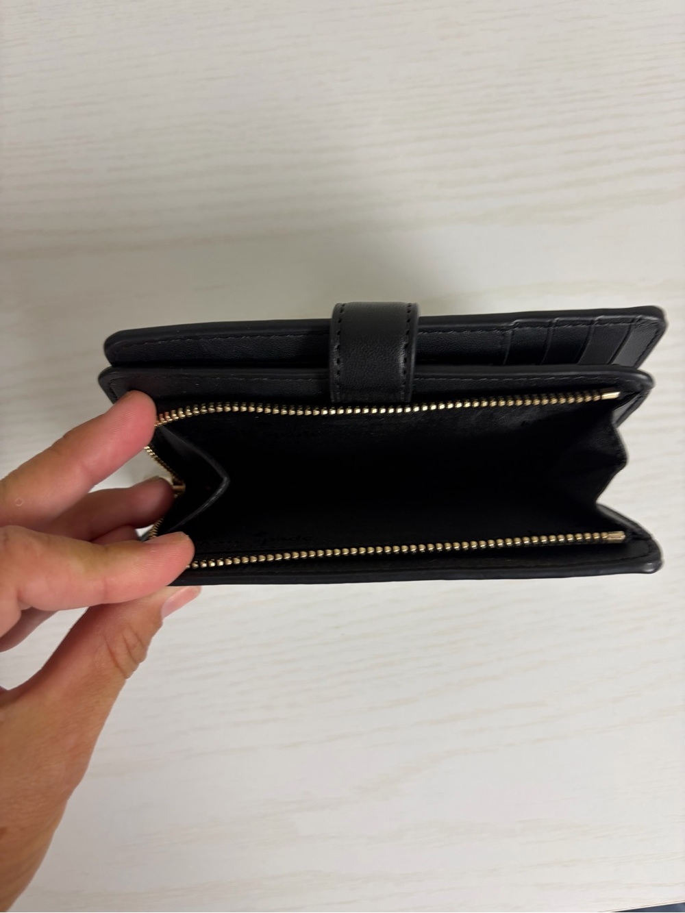 NWOT kate spade Black & Cream Floral Jacquard Compact Wallet - Picture 3 of 6
